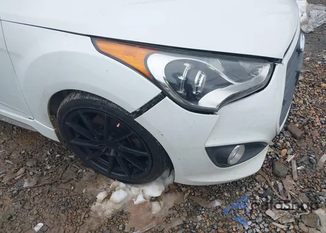 2013 Hyundai Veloster Turbo W/Black z USA, uszkodzony, nr VIN KMHTC6AE3DU116059